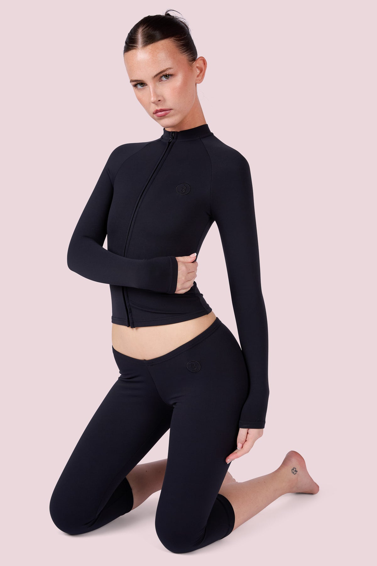 EVERYBODY BASICS ZIP UP (BLACK)