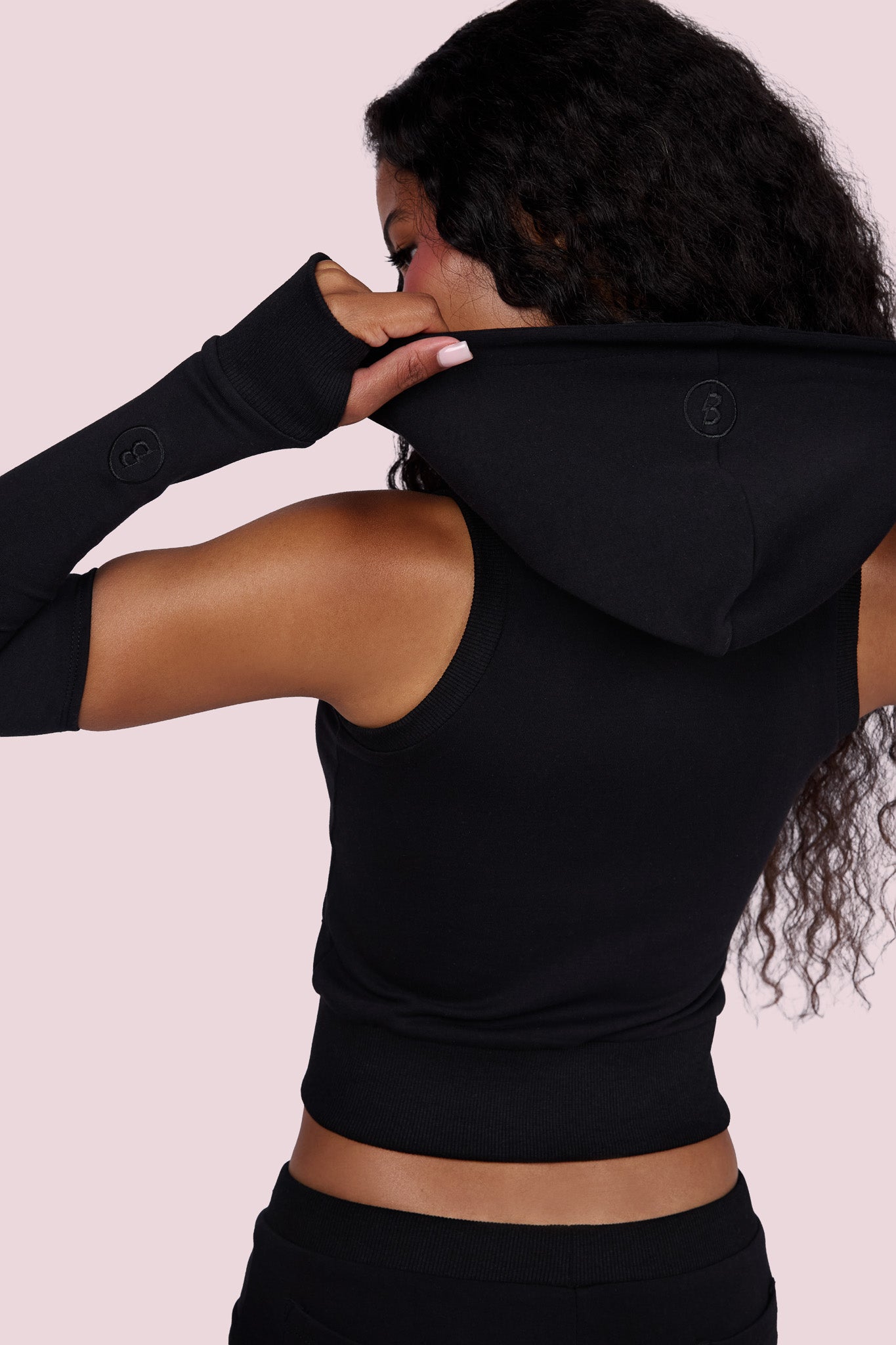 BODY KNITWEAR SLEEVELESS ZIP HOODIE (BLACKBERRY)