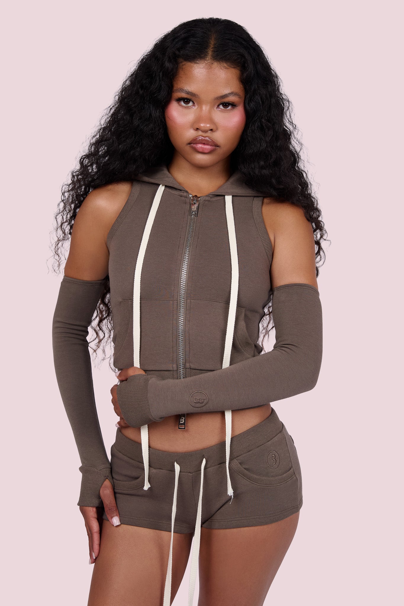 BODY KNITWEAR SLEEVELESS ZIP HOODIE (TOFFEE)