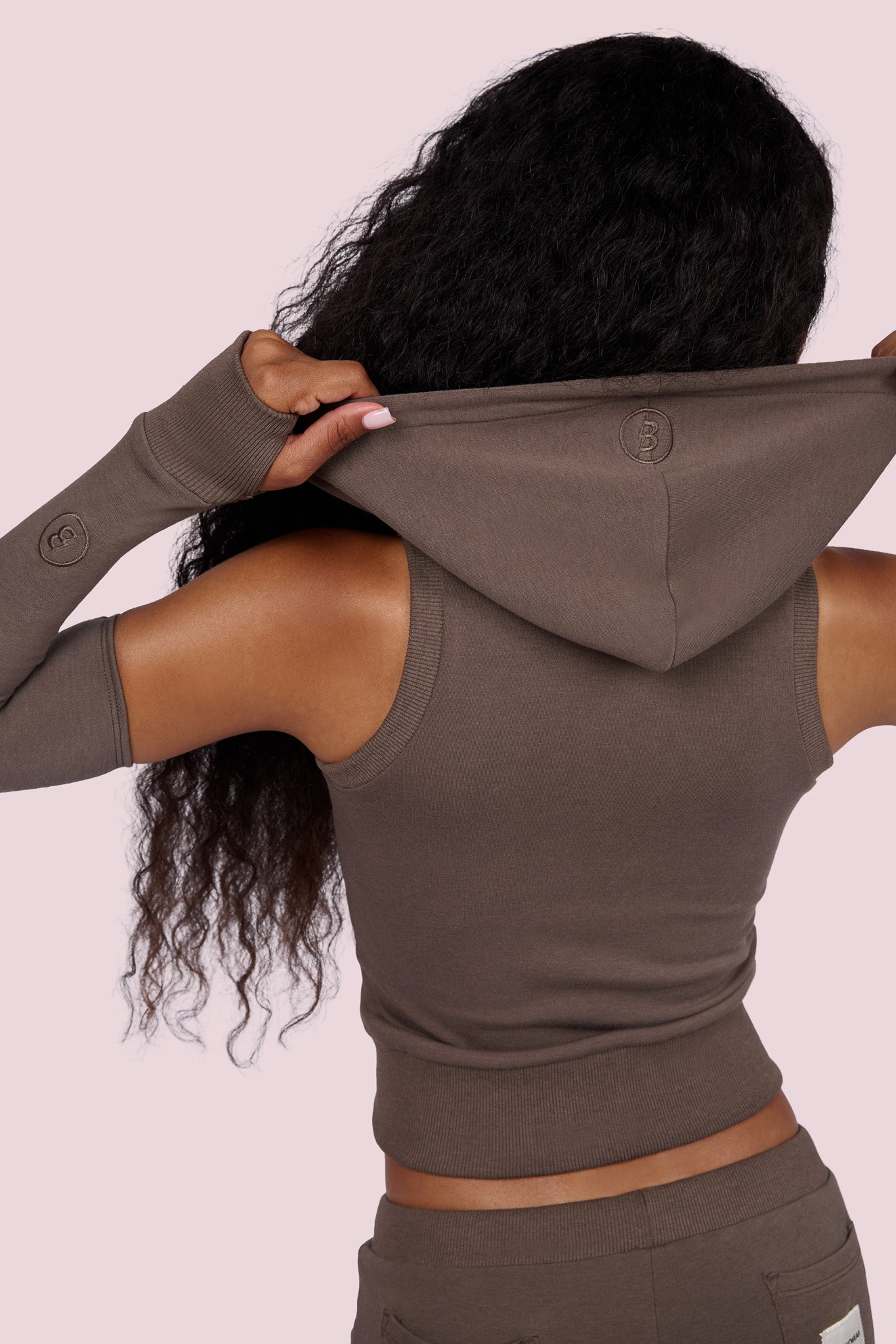 BODY KNITWEAR SLEEVELESS ZIP HOODIE (TOFFEE)