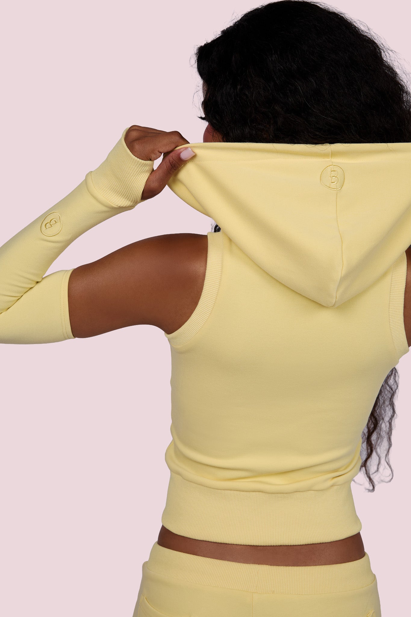 BODY KNITWEAR SLEEVELESS ZIP HOODIE (LEMON)