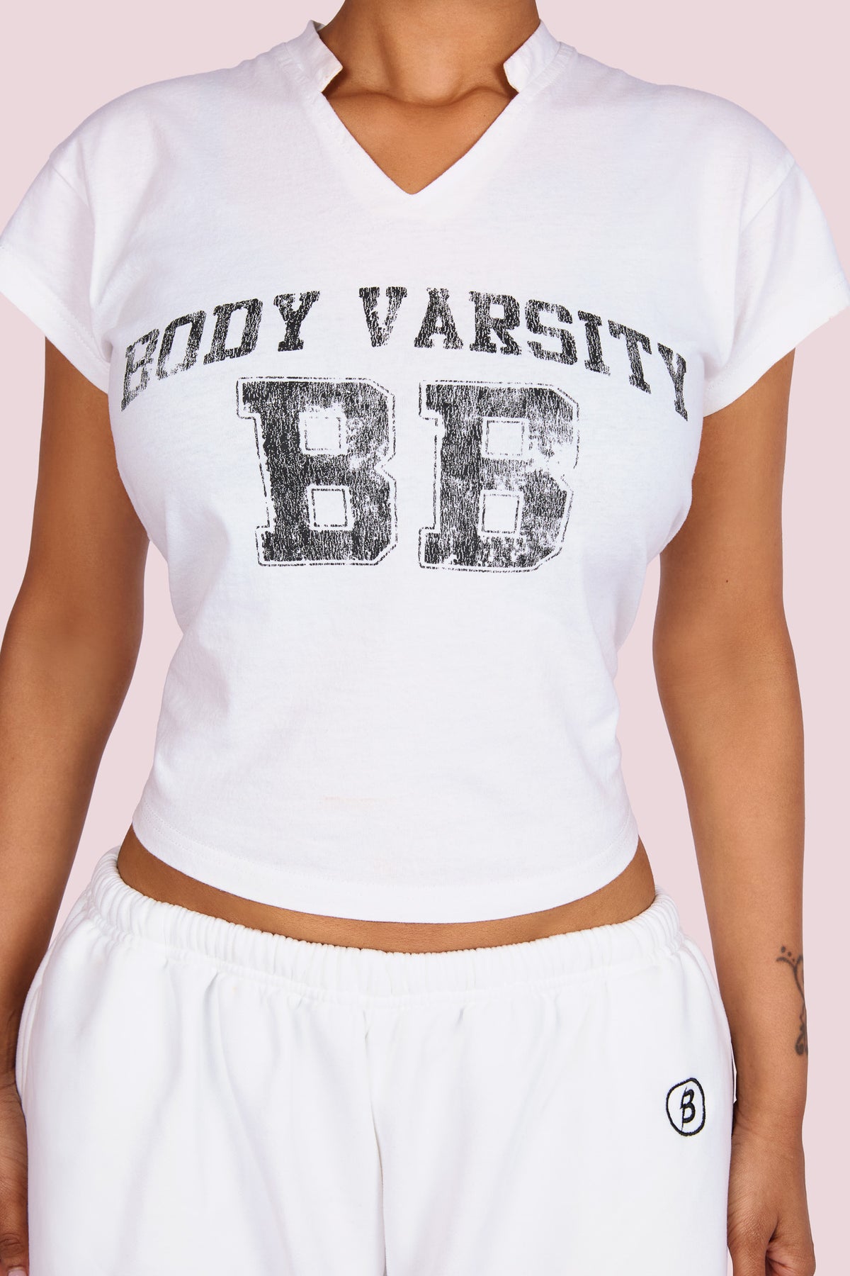 BODY VARSITY RELAXED V-NECK BABY TEE (WHITE/BLACK)