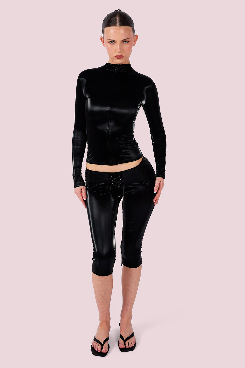 WET ULTRA LOW-RISE CAPRIS (BLACK CAT)