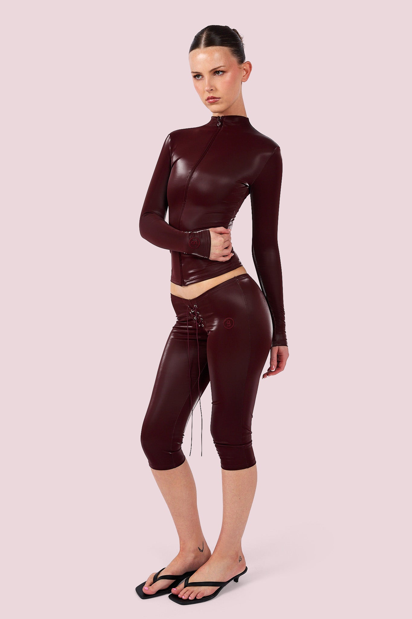 WET ULTRA LOW-RISE CAPRIS (SLOW BURN)