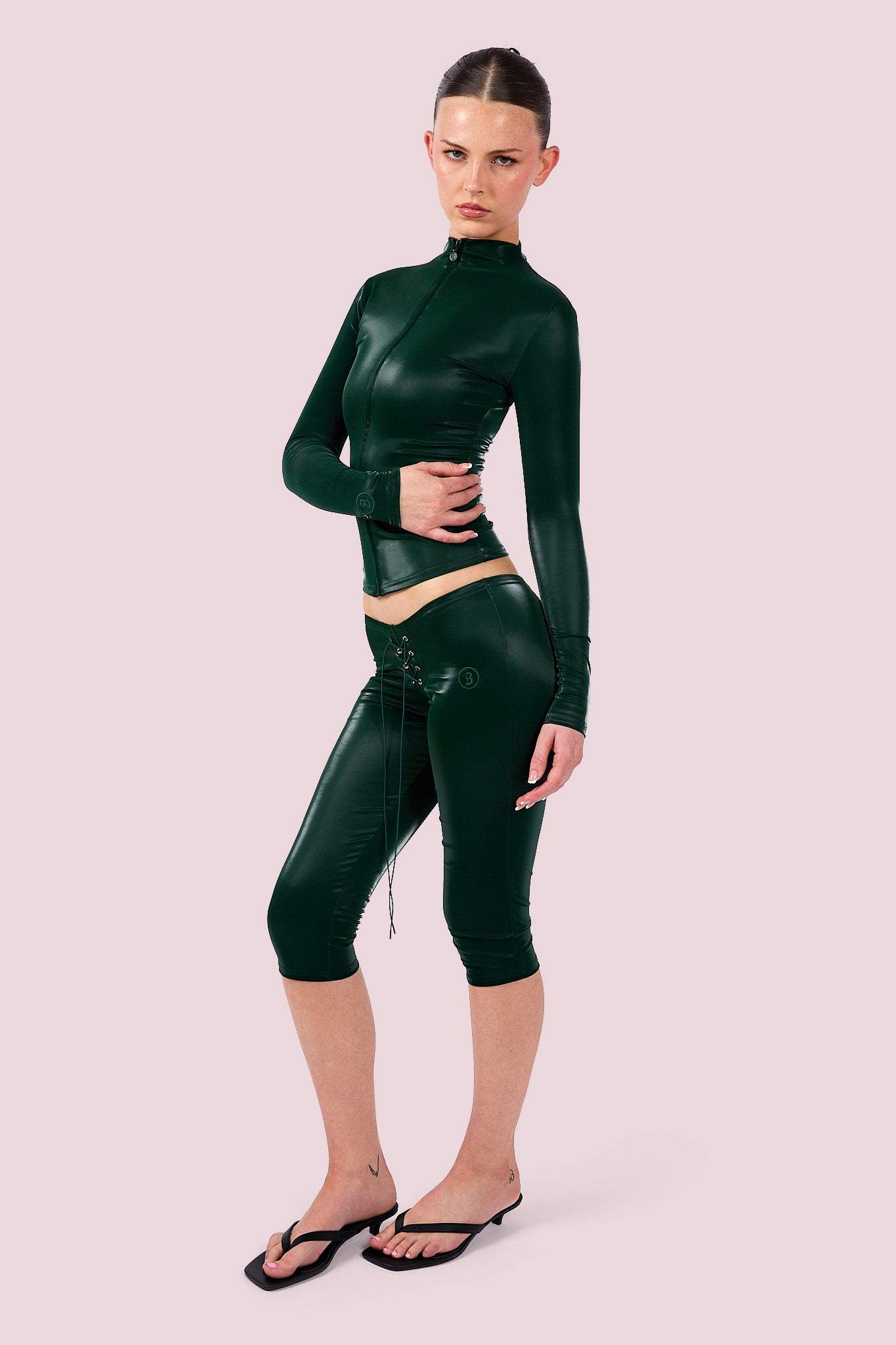 WET ULTRA LOW-RISE CAPRIS (DARK MOSS)