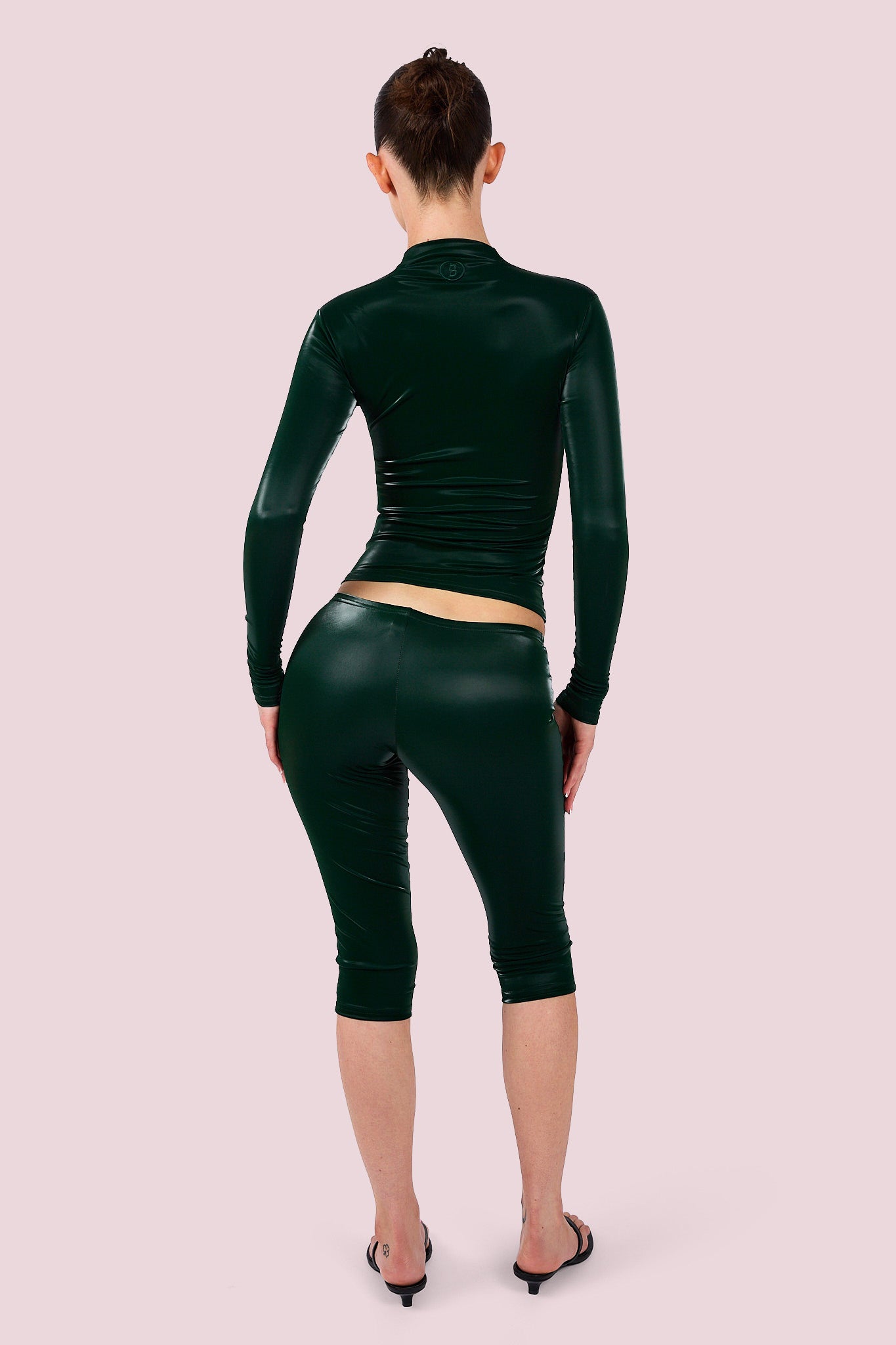 WET ULTRA LOW-RISE CAPRIS (DARK MOSS)