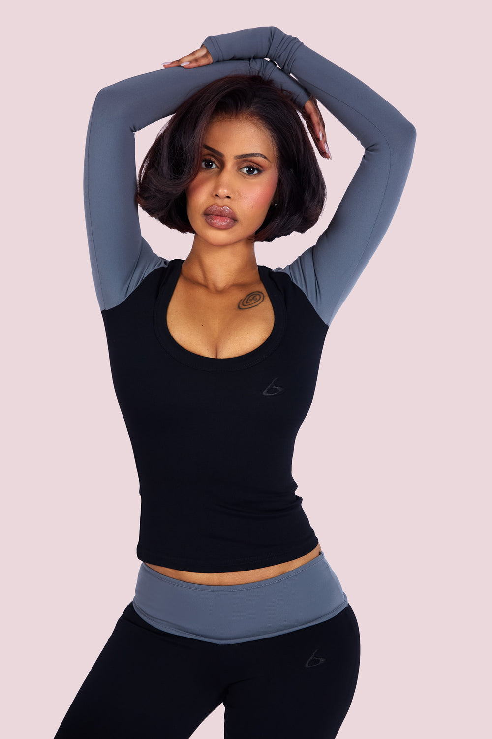 YOGA 2.0 TWO-TONE LONG SLEEVE TOP (BLACK LICORICE)