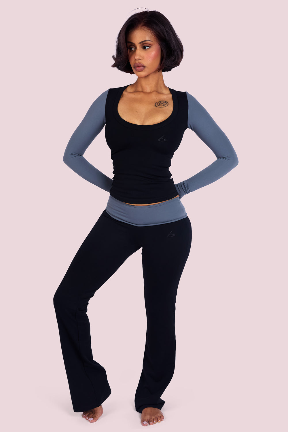 YOGA 2.0 TWO-TONE LONG SLEEVE TOP (BLACK LICORICE)