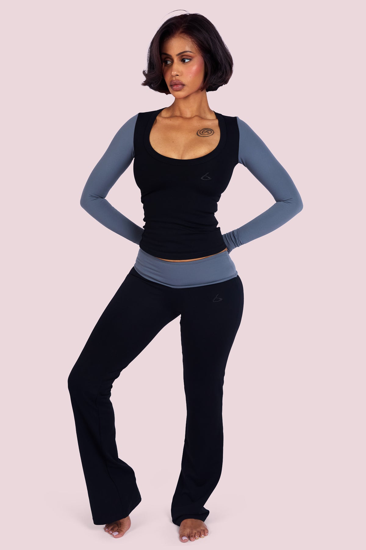 YOGA 2.0 TWO-TONE LONG SLEEVE TOP (BLACK LICORICE)