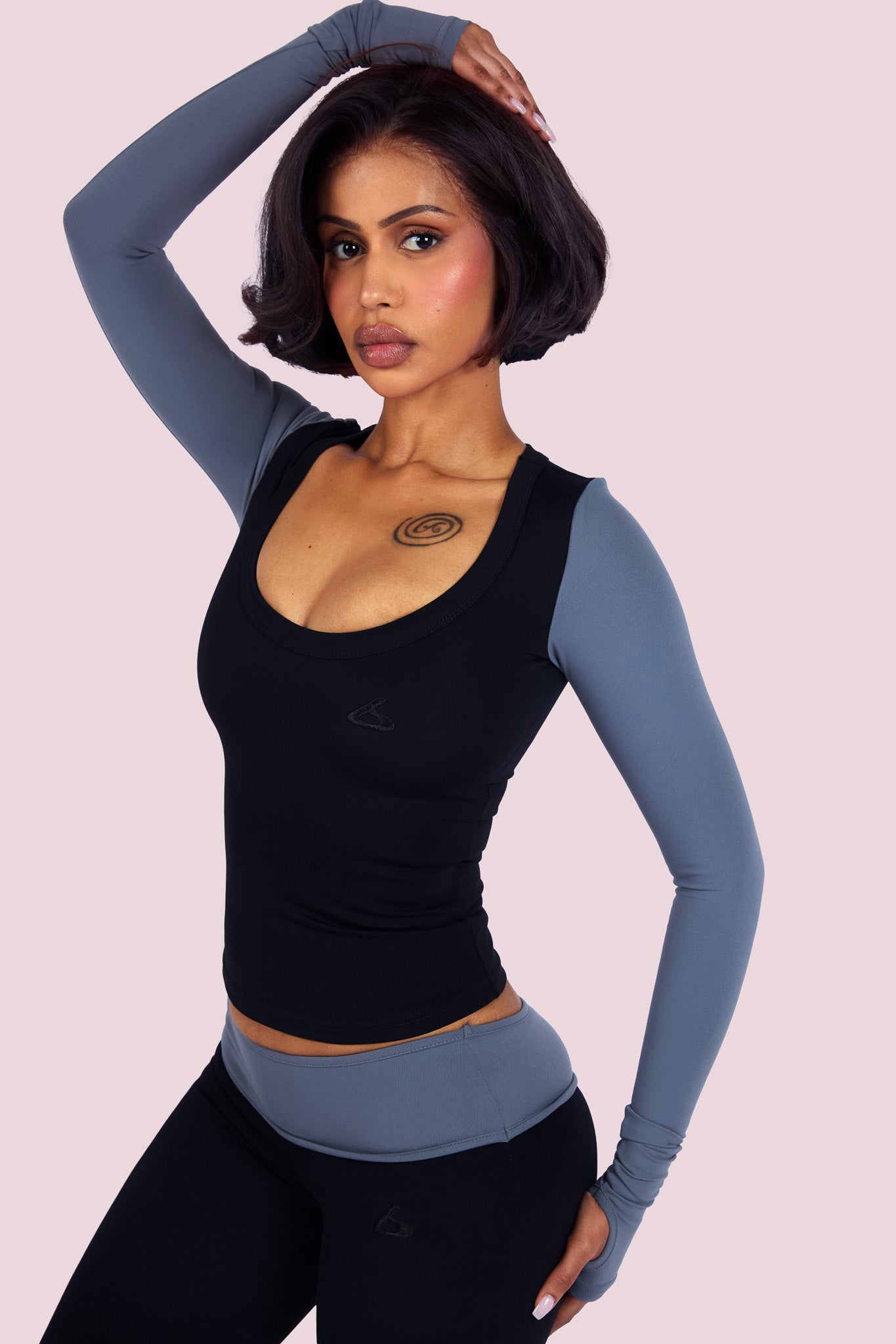 YOGA 2.0 TWO-TONE LONG SLEEVE TOP (BLACK LICORICE)