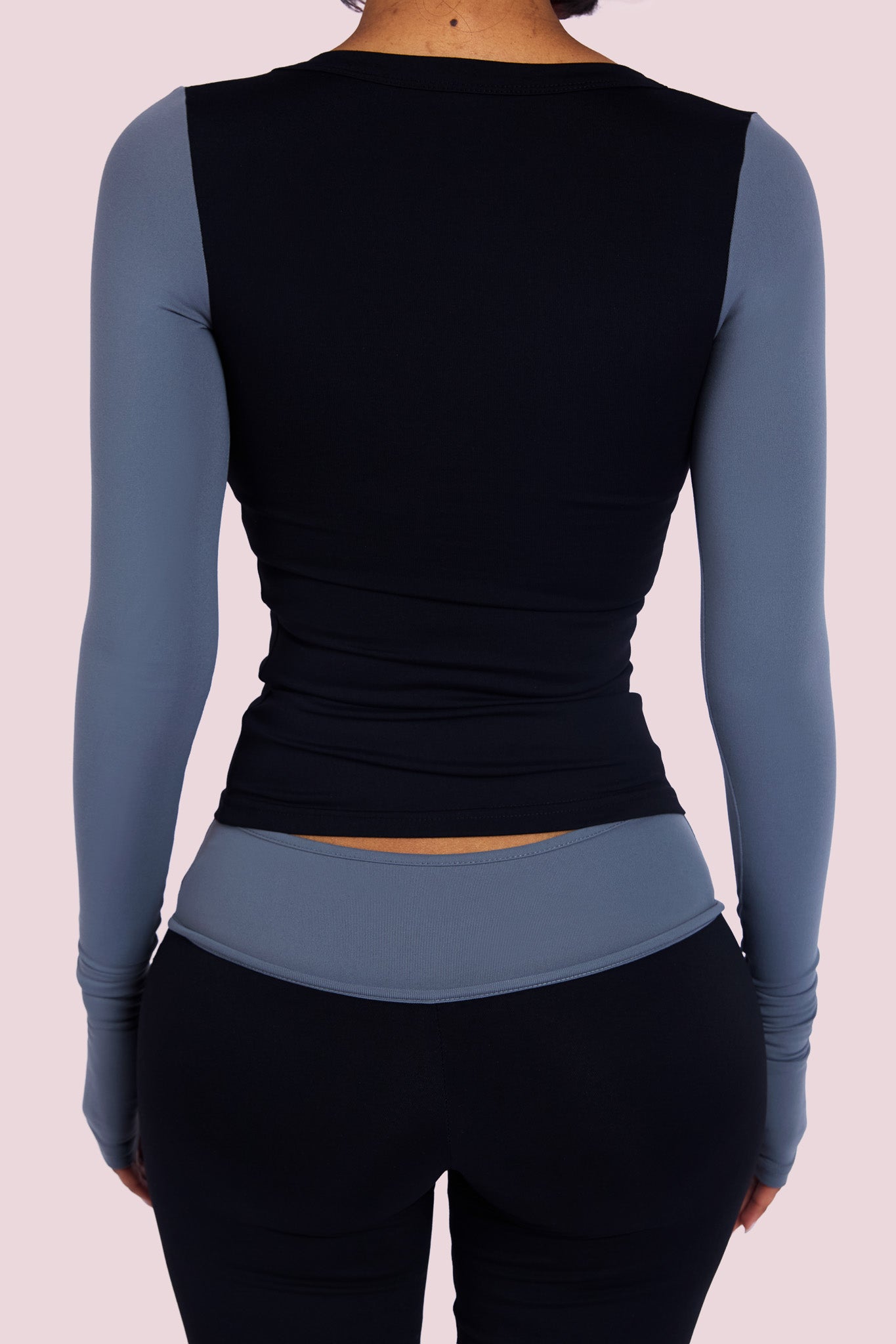 YOGA 2.0 TWO-TONE LONG SLEEVE TOP (BLACK LICORICE)