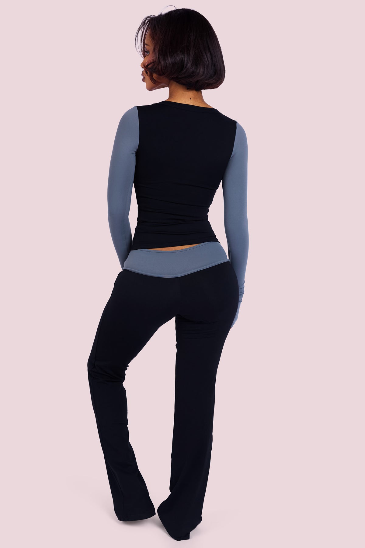 YOGA 2.0 TWO-TONE LONG SLEEVE TOP (BLACK LICORICE)