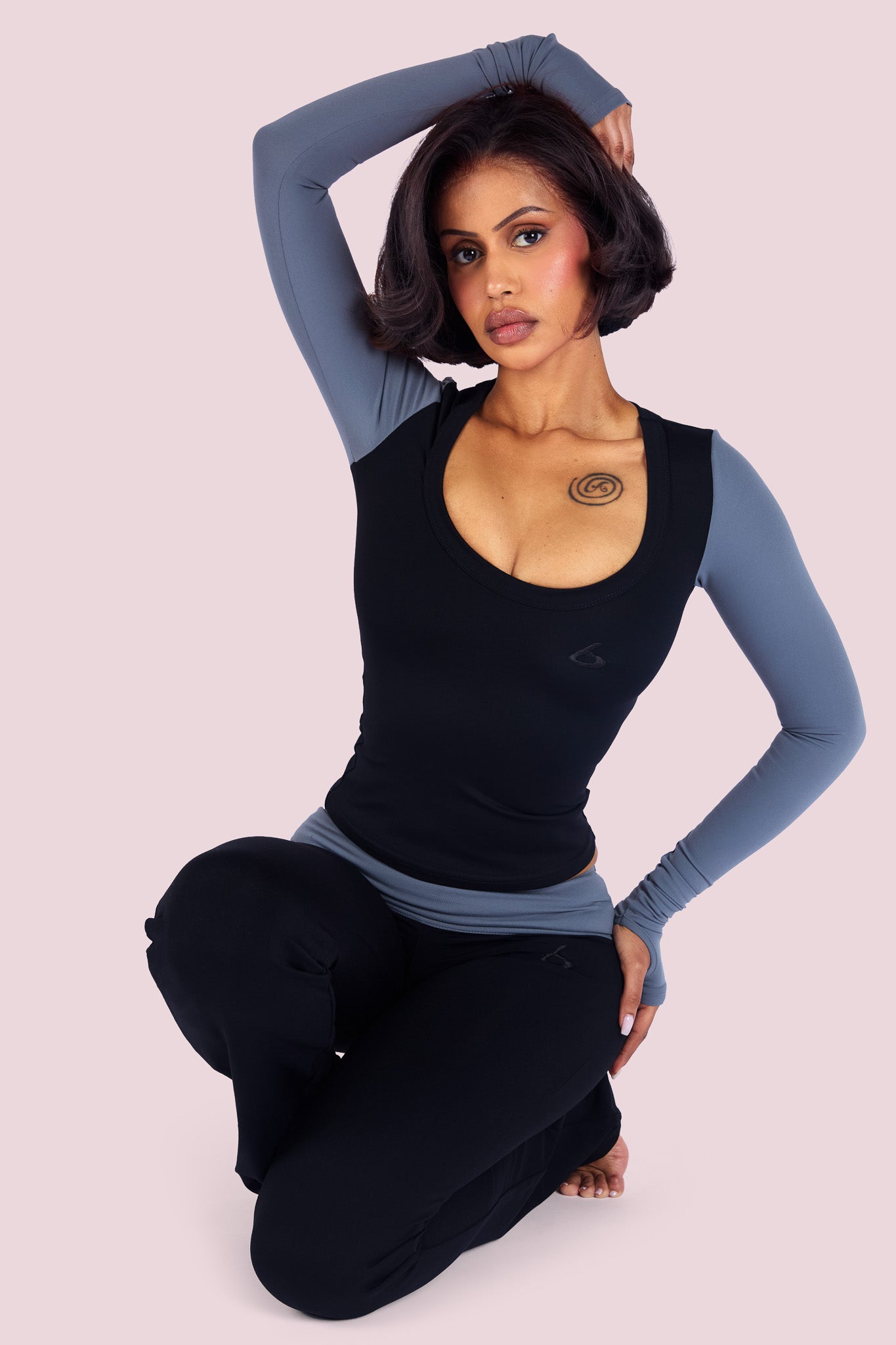 YOGA 2.0 TWO-TONE LONG SLEEVE TOP (BLACK LICORICE)