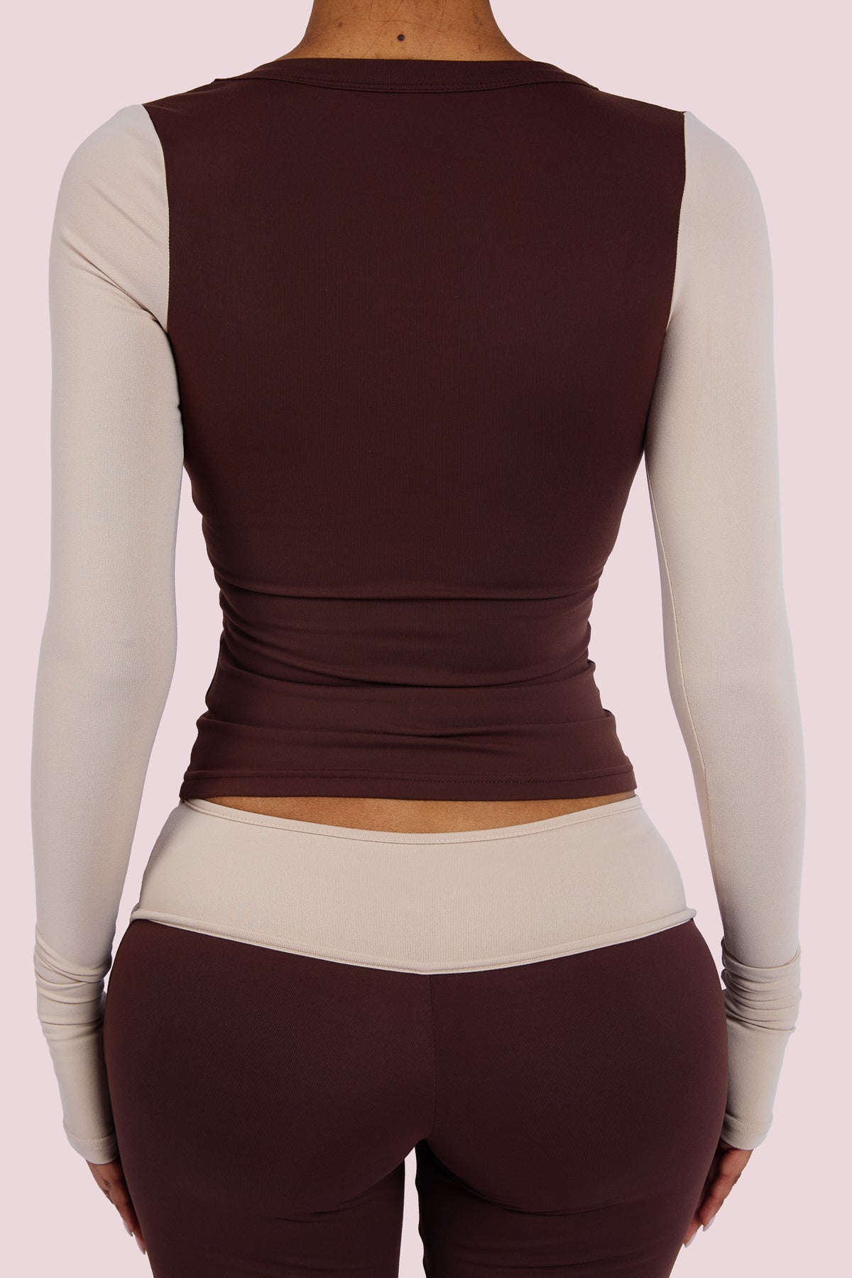 YOGA 2.0 TWO-TONE LONG SLEEVE TOP (CHOCOLATE)